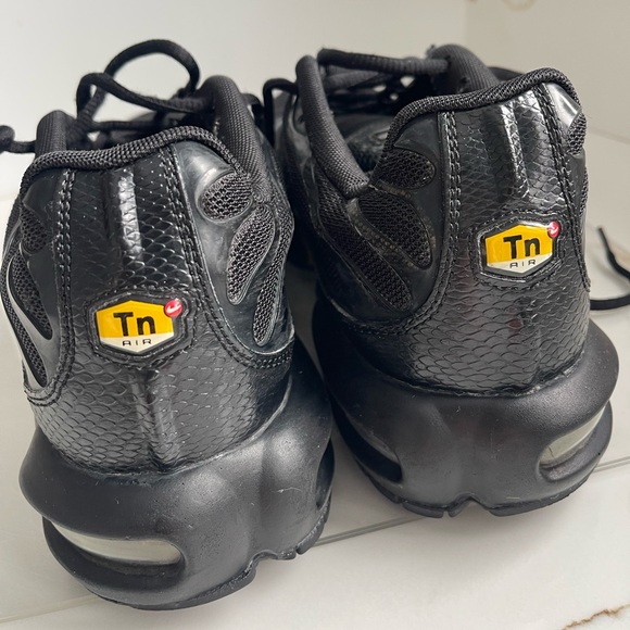 Nike Air Max Plus TN Black Metallic Gold sneakers - Picture 2 of 6